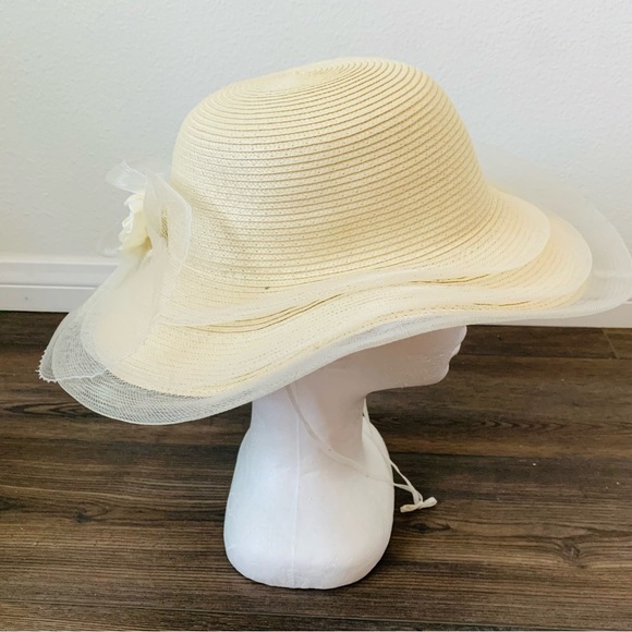 Elegant Cream Wide-Brim Hat with Floral Accent - Picture 2 of 9